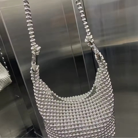 Edgy Silver Bag 🔥 with shoulder strap - Picture 5 of 5